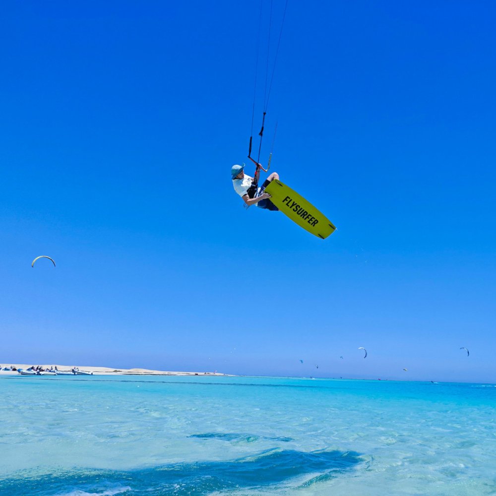 kiteboard FLYSURFER Shot review - easy jumps