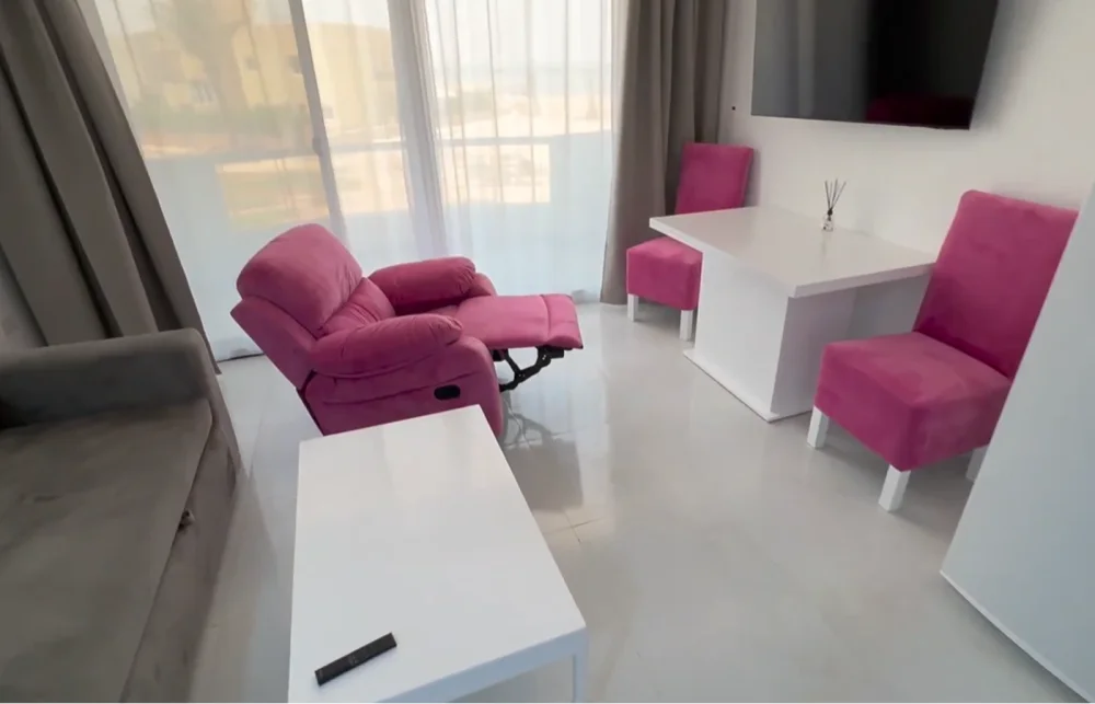Kellys Villa - ubytování pro kitery - pink apartment balkon