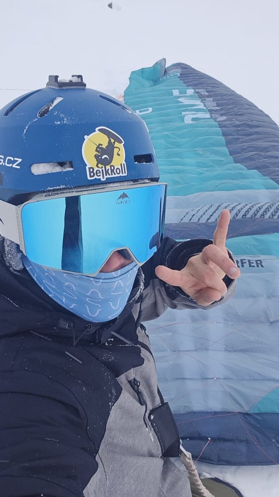 Snowkiting na poli za barákem VS snowkiting v ráji za louží- naprostá samostatnost