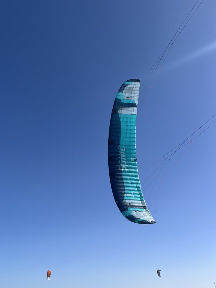 Test kitu FLYSURFER Sonic5 - tvar ve vzduchu