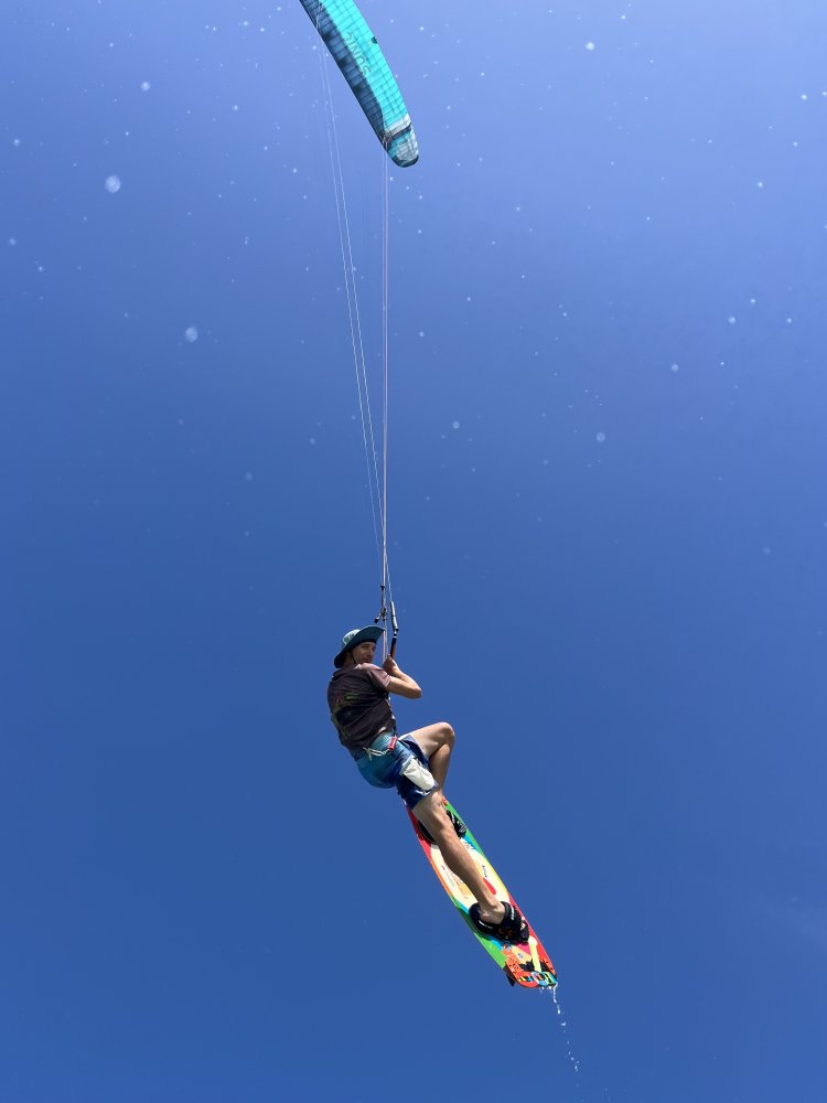 Flysurfer Sonic5 - tail grab