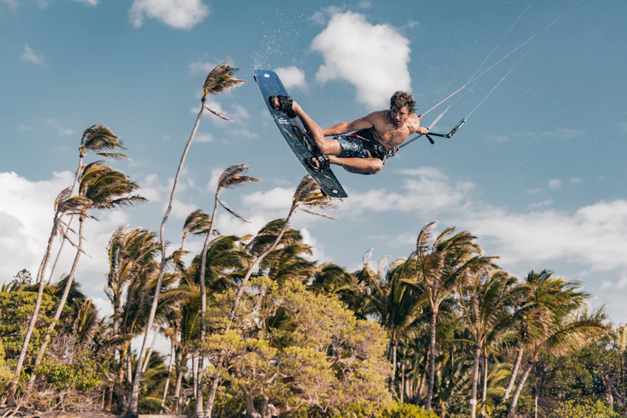 kiteboard NAISH Drive - airstyle