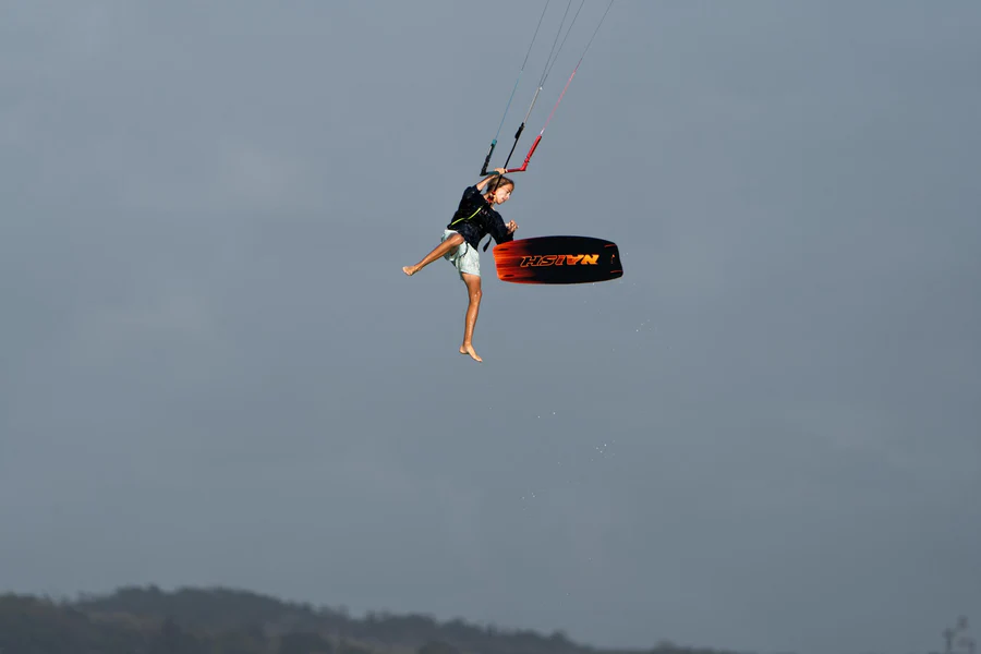 kiteboard NAISH Motion - airstyle