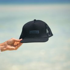 Kšiltovka FLYSURFER 6-Panel Trucker