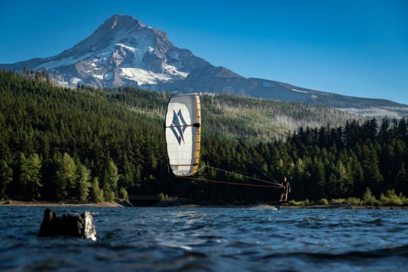 Kite 2024 NAISH Pivot Nvision