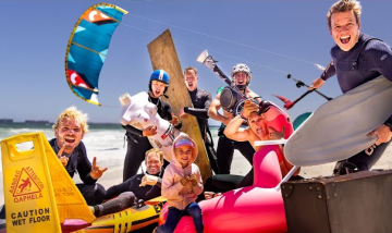 Jízda na "kiteboardu" z blešáku