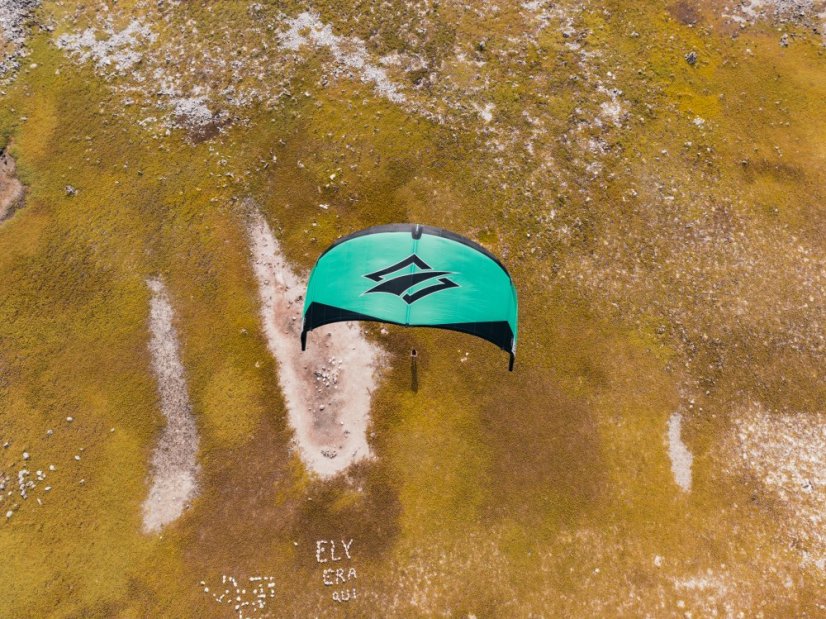 Kite 2025 NAISH Pivot - Veľkosť kitu: 9m, Farba: Burgundy