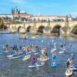 Prahou přes 3 jezy na paddleboardu