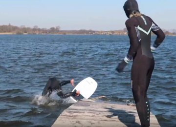Dock foil - nástup na hydrofoil z mola