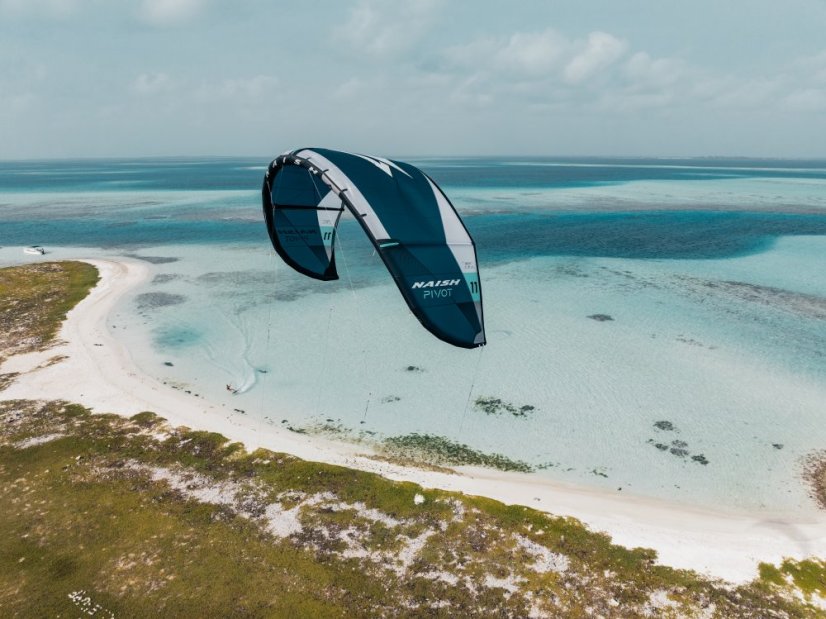 Kite 2025 NAISH Pivot - Veľkosť kitu: 9m, Farba: Burgundy