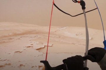 Psychadelický snowkiting na saharském písku