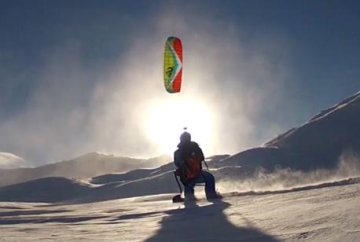 Snowkiting se splitboardem o kus dál
