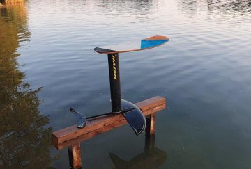 Môžu byť Nobile Skim board a Naish foil kamoši?