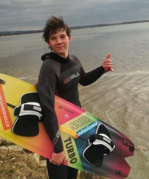 První letošní kiteboarding