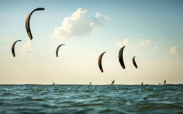 Který kite je vhodný pro kite foiling – trubka nebo hadra?