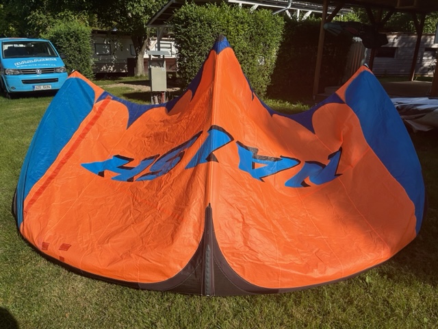 Kite S25 NAISH Pivot 10m