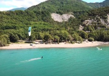 Summer kitesurf days at the lake - video