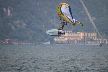 Nový race hydrofoil NAISH Mach 2