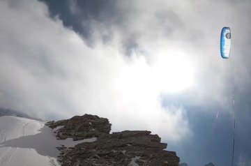 Medvěd na snowkite spotu