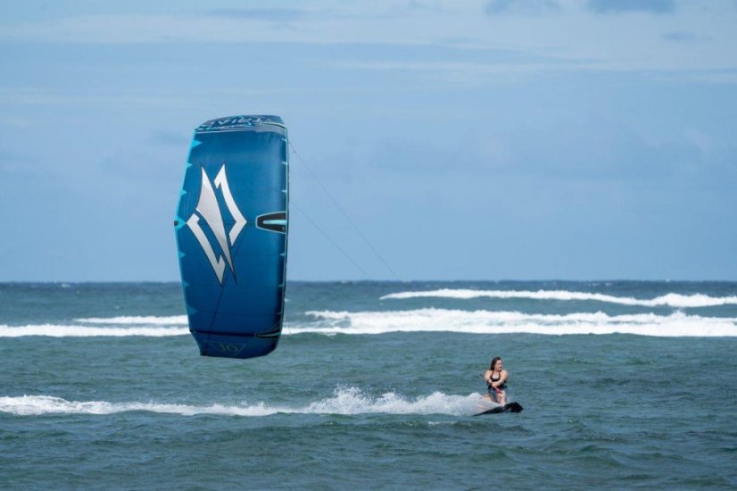 Kite 2023 NAISH Triad - Veľkosť kitu: 8m, Farba: Červená