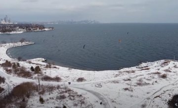 Proč v Torontu jezdí v ledové vodě?