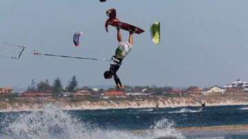 Helmu na kiteboarding mít, či nemít? 