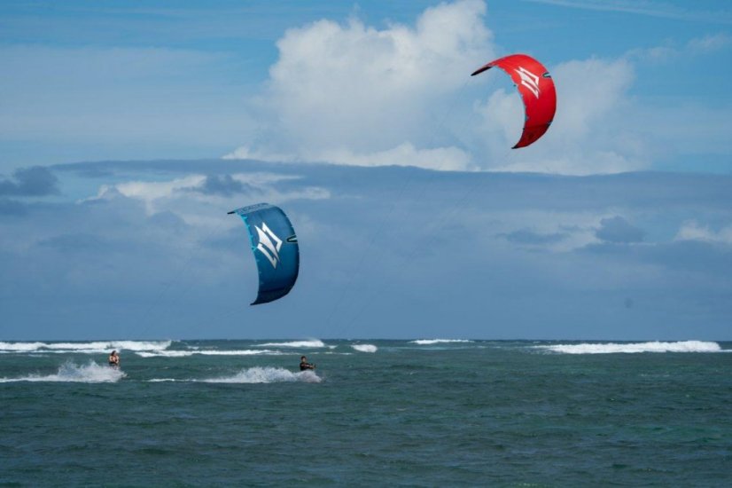Kite 2023 NAISH Triad - Veľkosť kitu: 8m, Farba: Červená