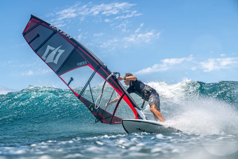 Windsurf plachta 2026 NAISH Force5