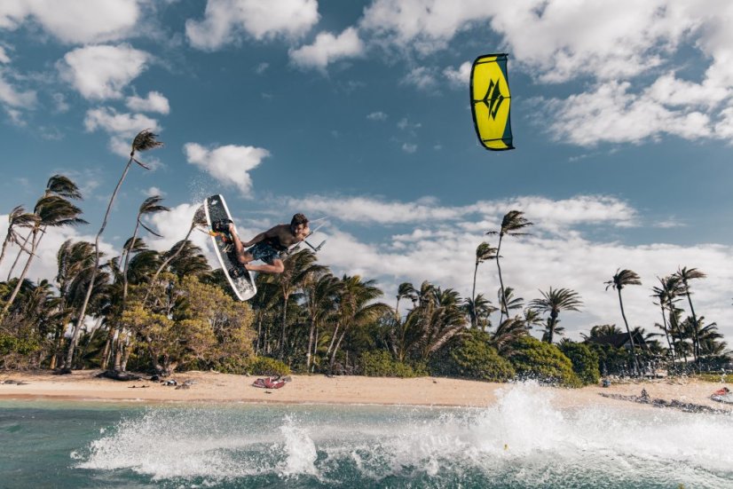 Kite 2025 NAISH Pivot - Veľkosť kitu: 9m, Farba: Burgundy