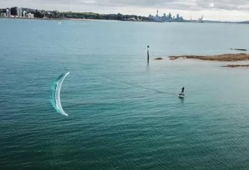 Hugo kite foiling 3 knost - video