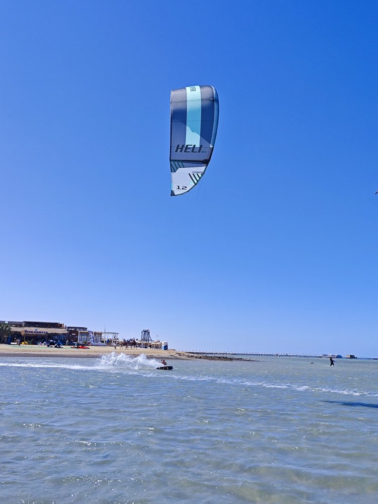 Kite FLYSURFER Heli - strong drive