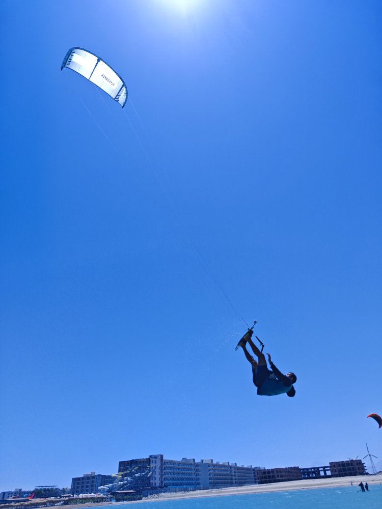 Kite FLYSURFER Heli - lofty jumps
