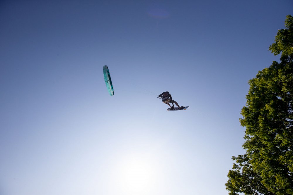 kite FLYSURFER Sonic4 - big air