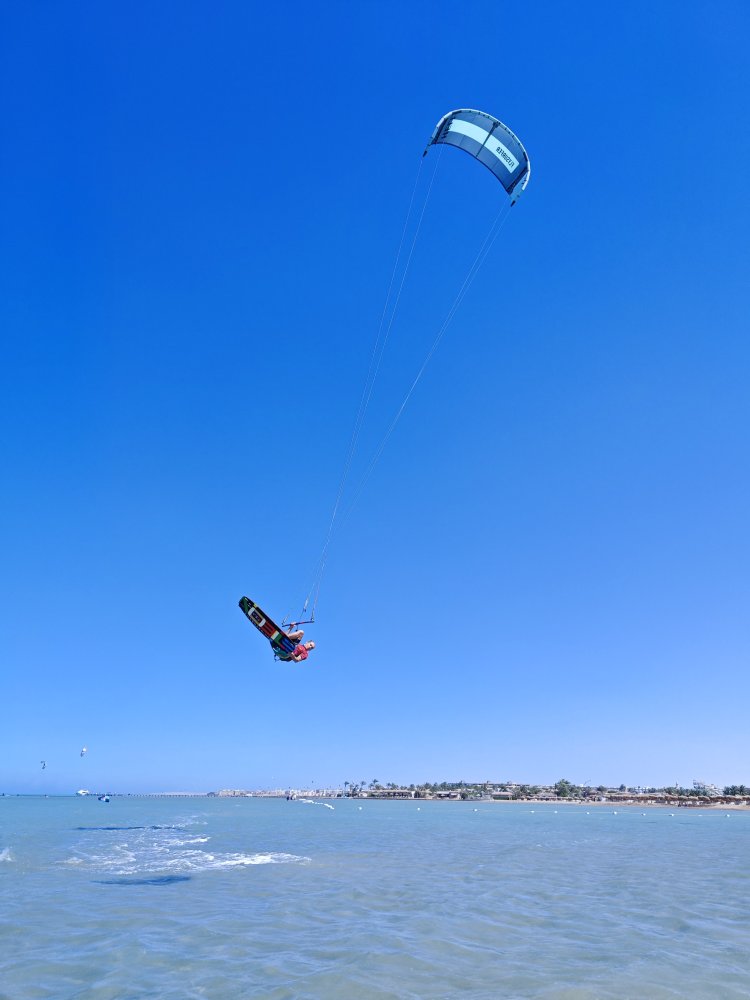 Kite FLYSURFER Heli - siple jumping