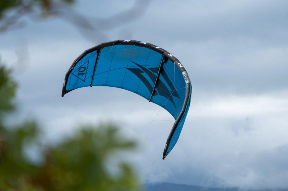kite 2023 Naish Triad  blue