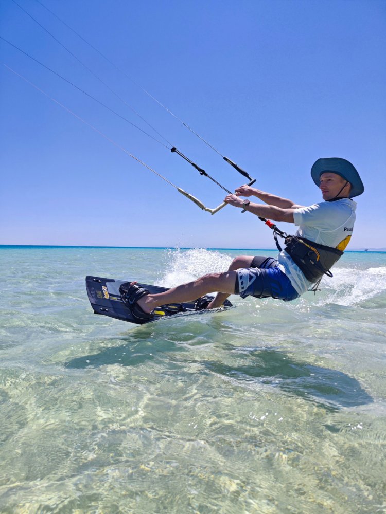 kiteboard FLYSURFER Shot review - easy to ride