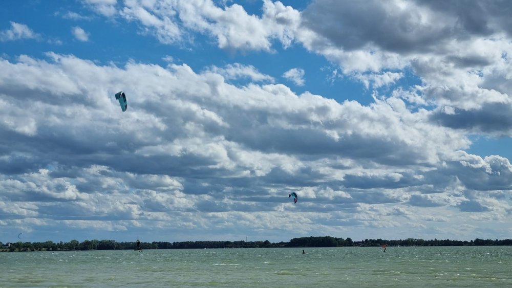 Kite Flysurfr Sonic4 pohledem rekreačního kitera Pepíčka - první skoky