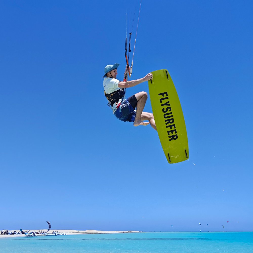 kiteboard FLYSURFER Shot review - ideal for airstyle